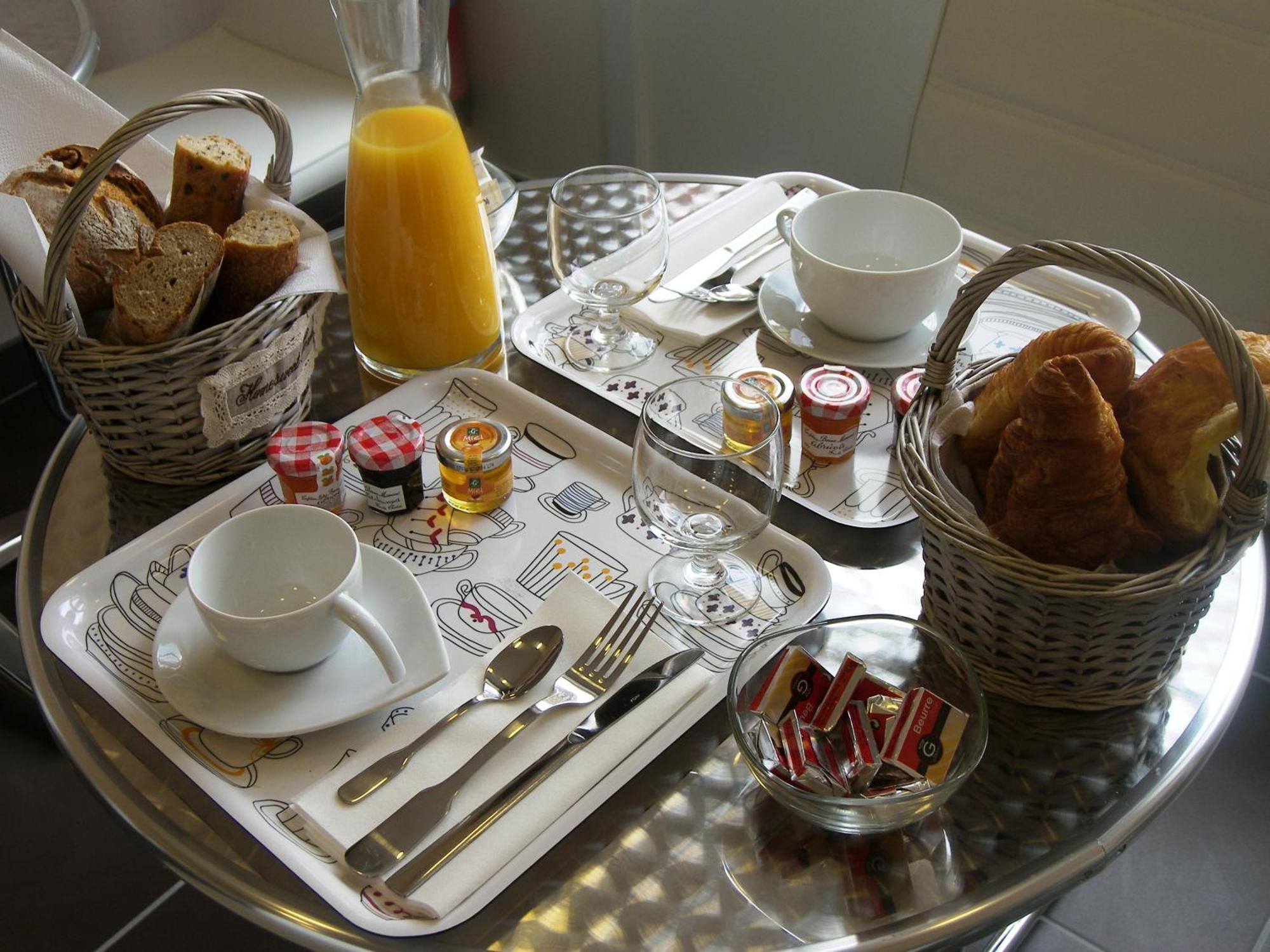 Hostellerie Del Matin Calme Montverdun Екстериор снимка